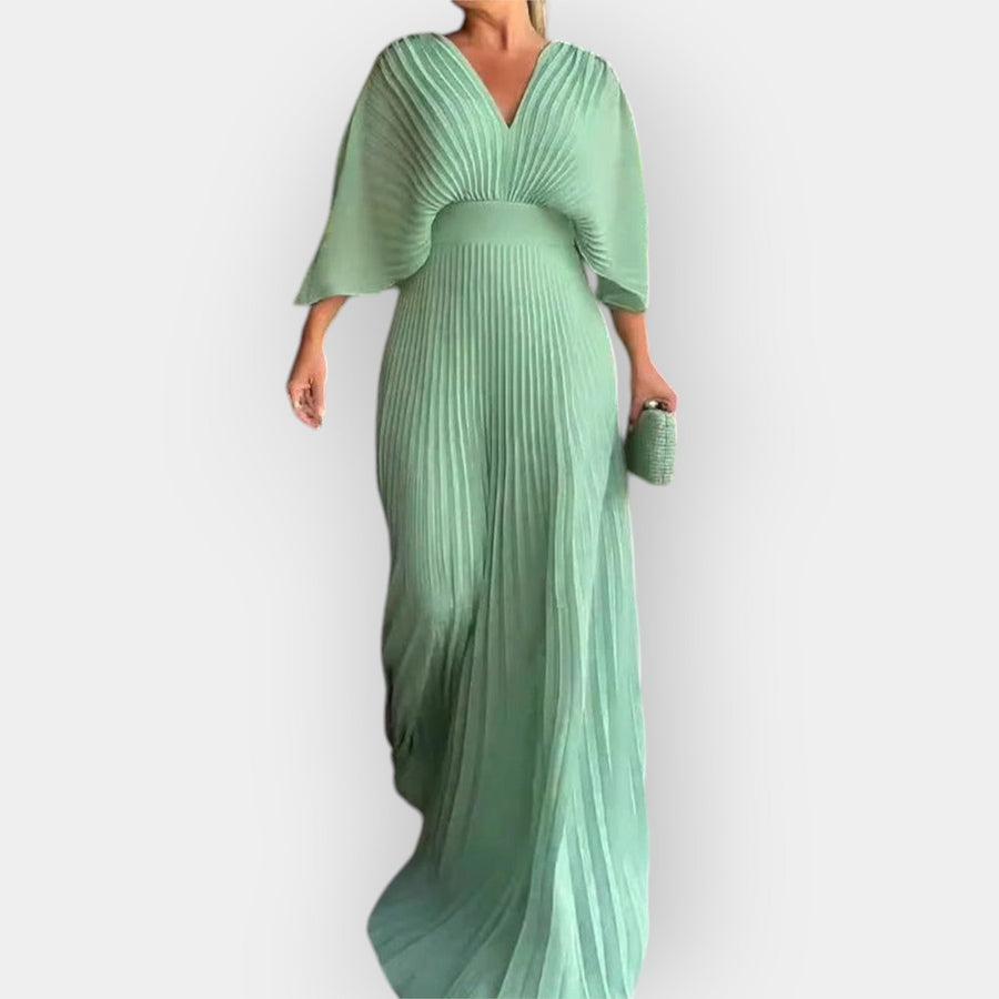 Elegant Pleated Dress with Stylish Line