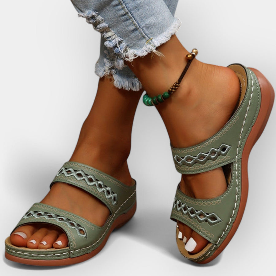 Anatomical Sandals with Elegant Design